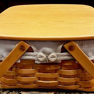NWT Longenberger Cake Basket - Vintage from 2001.